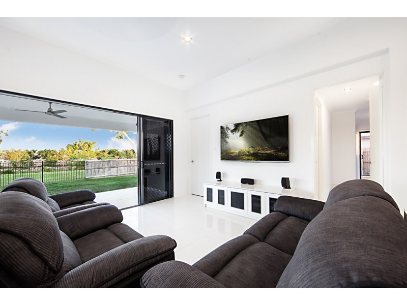 8 Pongamia Parade, Mount Low QLD 4818