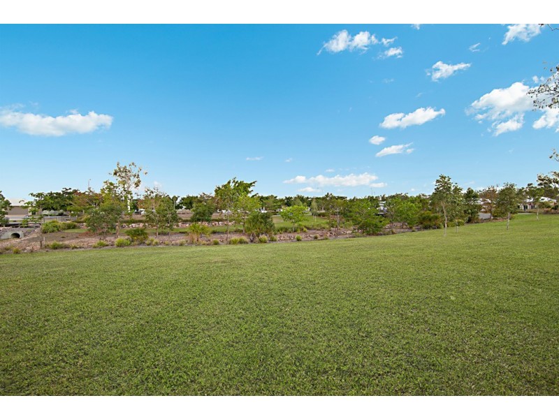 8 Pongamia Parade, Mount Low QLD 4818