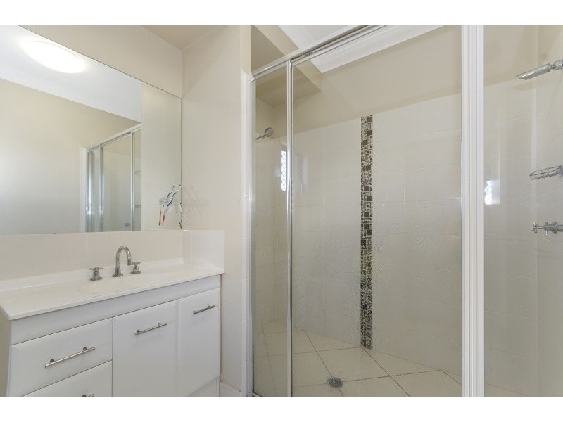 1 Dampier Crescent, Burdell QLD 4818