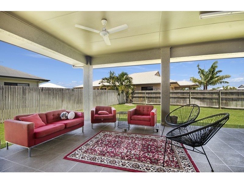 1 Dampier Crescent, Burdell QLD 4818