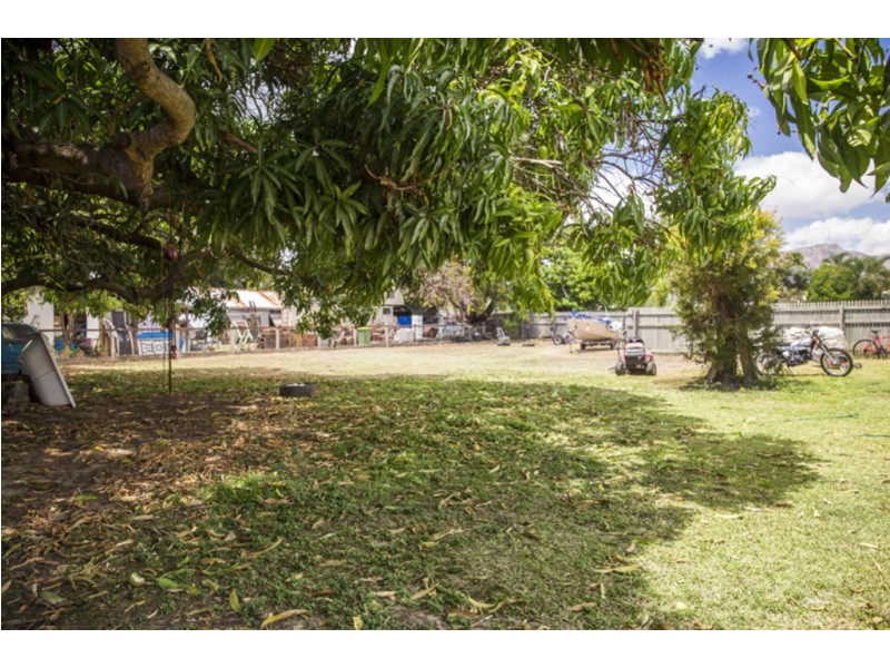 2 Mango Avenue, Mundingburra QLD 4812