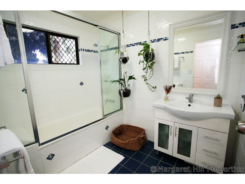 21 Whitsunday Drive, Kirwan QLD 4817