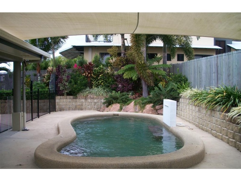 10 Perisher Court, Mount Louisa QLD 4814