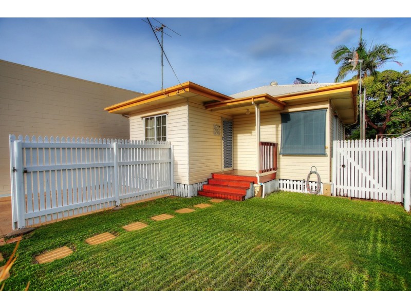 1 Cowley Street, West End QLD 4810