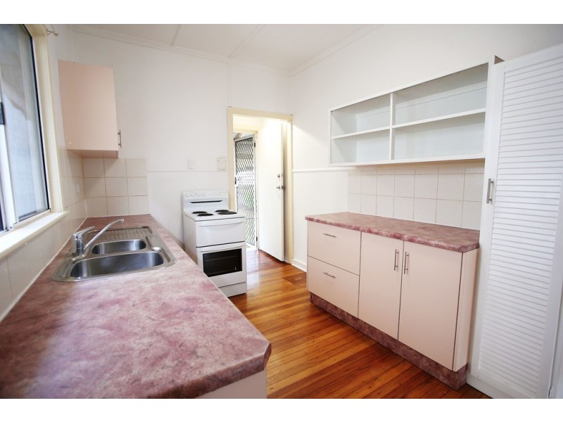 1 Cowley Street, West End QLD 4810