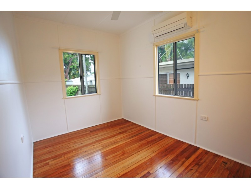 1 Cowley Street, West End QLD 4810