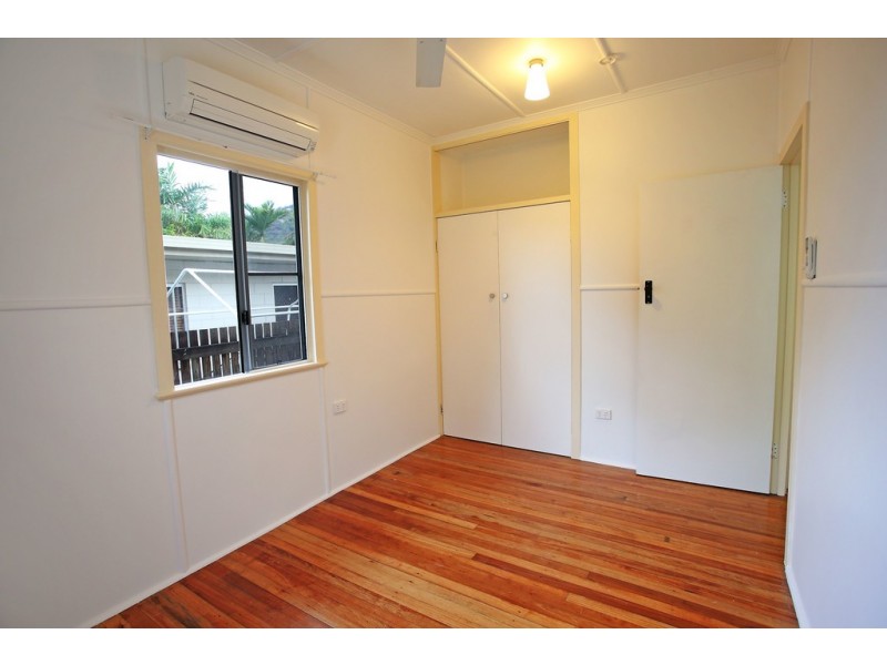 1 Cowley Street, West End QLD 4810