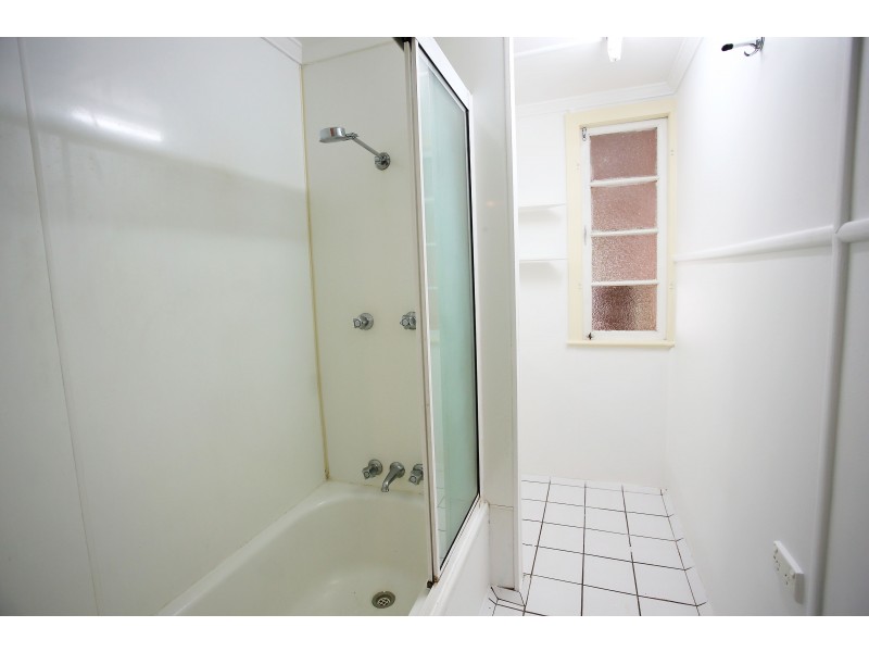 1 Cowley Street, West End QLD 4810