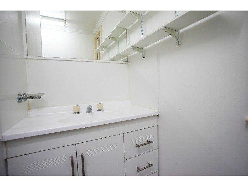 1 Cowley Street, West End QLD 4810