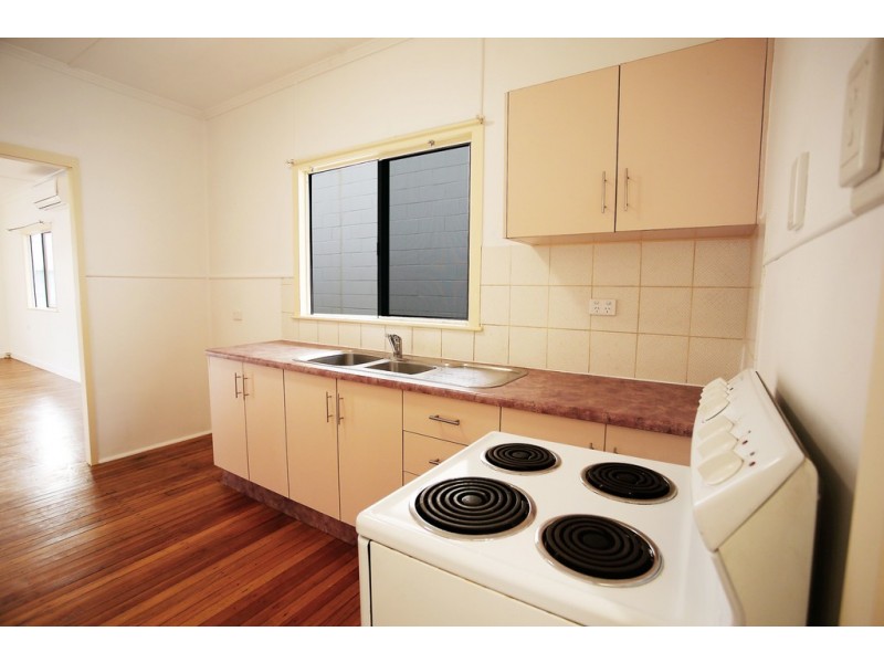 1 Cowley Street, West End QLD 4810