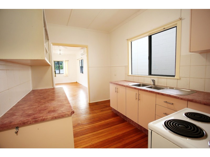 1 Cowley Street, West End QLD 4810