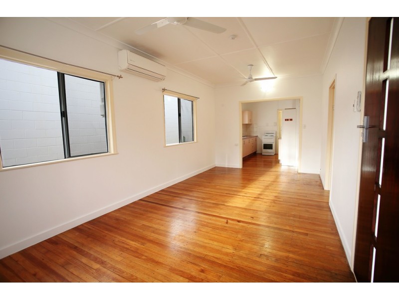 1 Cowley Street, West End QLD 4810