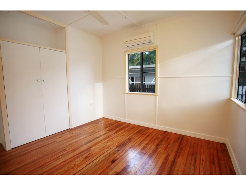 1 Cowley Street, West End QLD 4810