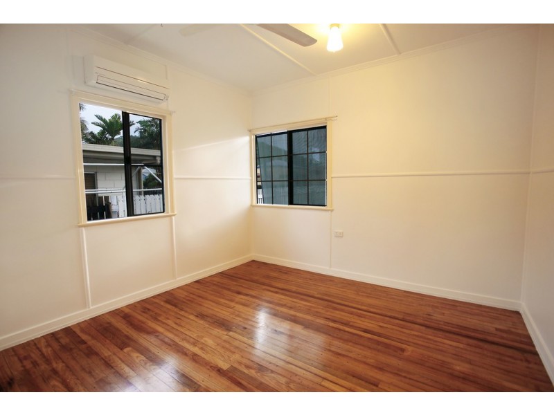 1 Cowley Street, West End QLD 4810