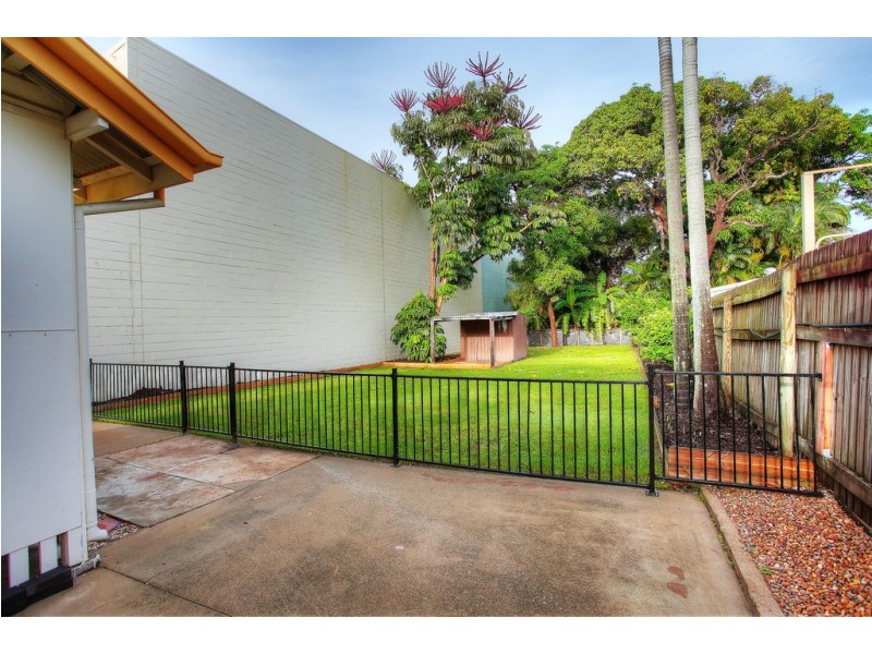 1 Cowley Street, West End QLD 4810