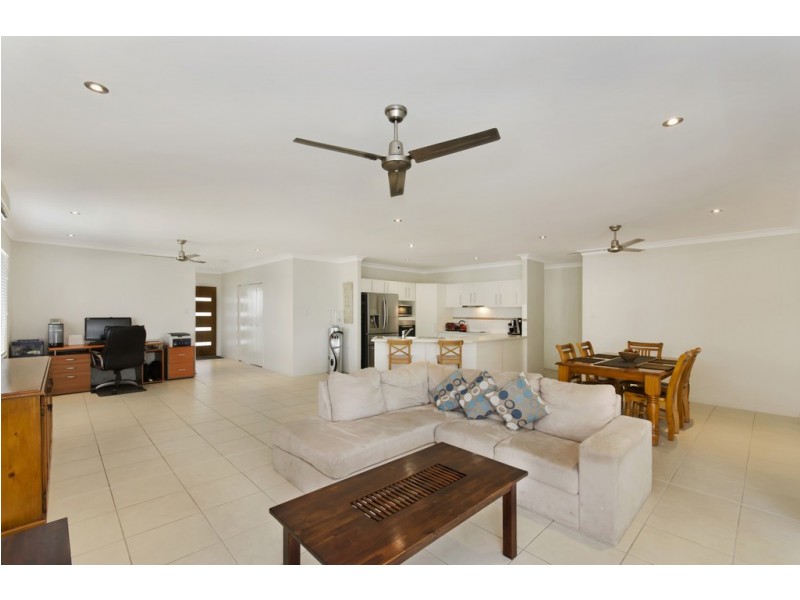 8 Hempel Street, Bushland Beach QLD 4818