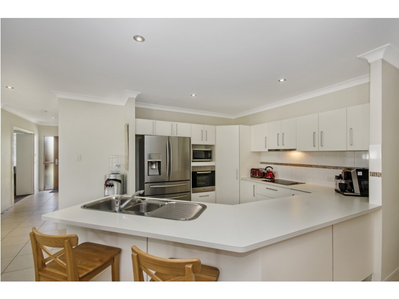 8 Hempel Street, Bushland Beach QLD 4818