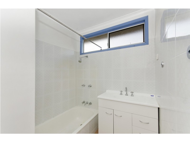 33 Davies Street, Mount Louisa QLD 4814