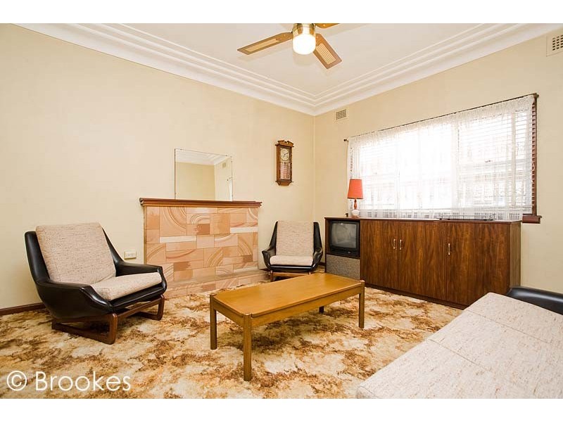 18 Currawang Street, Carss Park NSW 2221