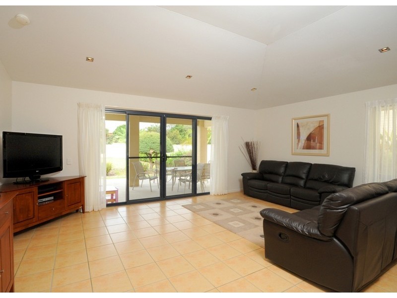 17 Melaleuca Place, Carindale QLD 4152
