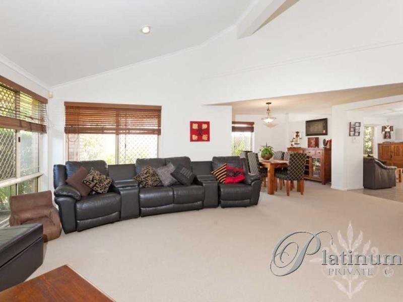 47 Holborn Crescent, Carindale QLD 4152