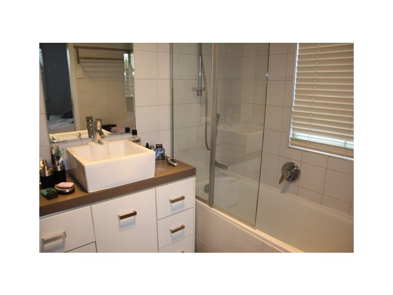 27 Arrol Street, Camp Hill QLD 4152