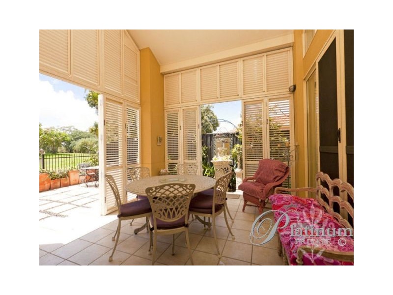 52 Flametree Crescent, Carindale QLD 4152