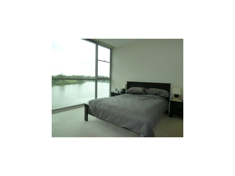 205 King Arthur Tce, Tennyson QLD 4105