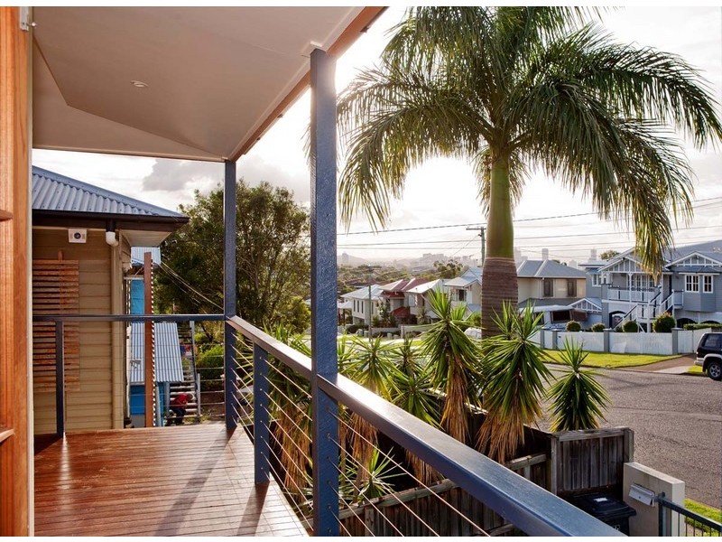 17 Waverley Road, Camp Hill QLD 4152