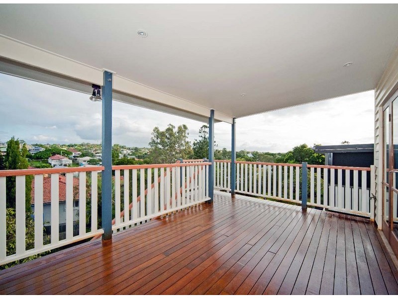 17 Waverley Road, Camp Hill QLD 4152