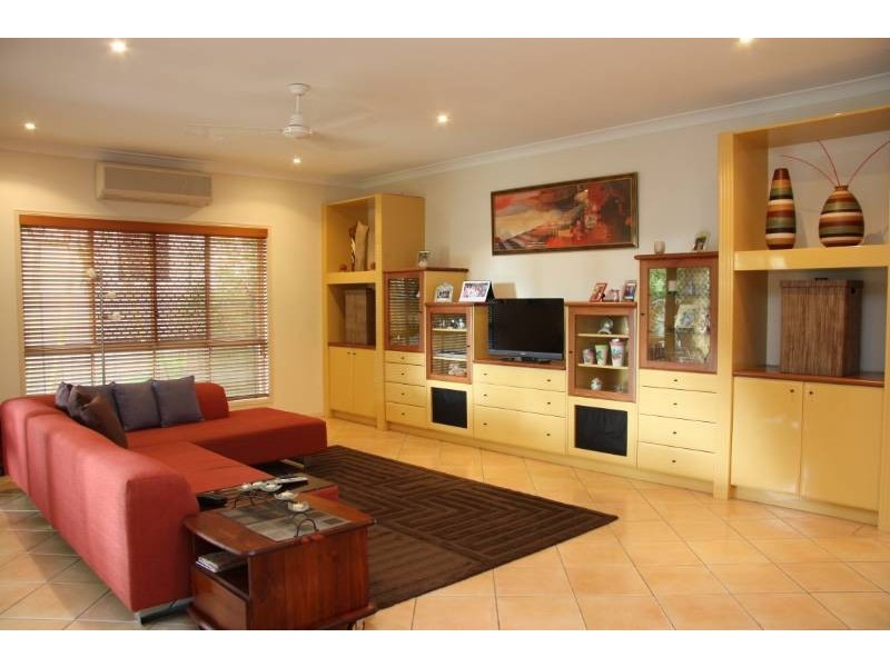 72 Amersham Crescent, Carindale QLD 4152