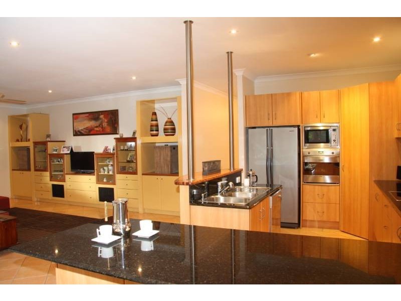 72 Amersham Crescent, Carindale QLD 4152