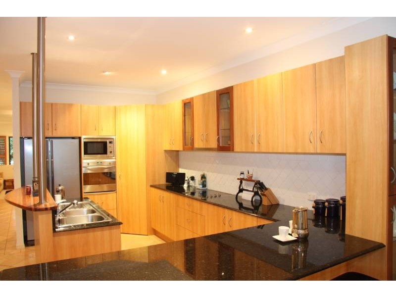 72 Amersham Crescent, Carindale QLD 4152