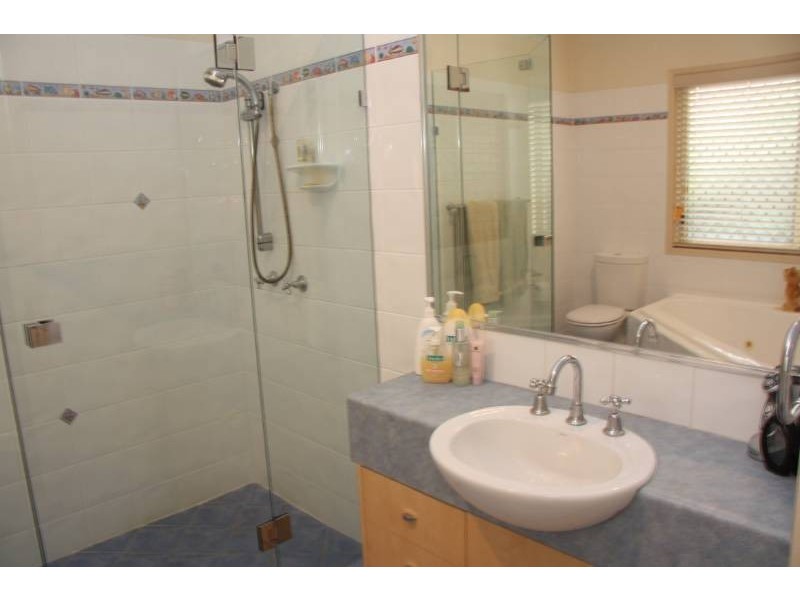 72 Amersham Crescent, Carindale QLD 4152