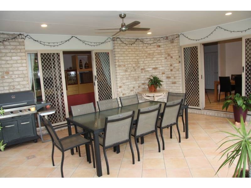 72 Amersham Crescent, Carindale QLD 4152