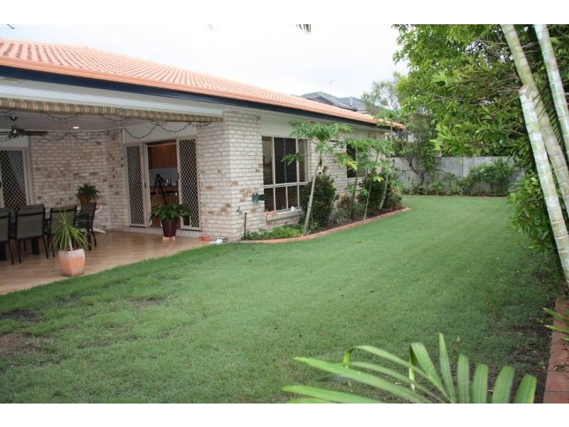 72 Amersham Crescent, Carindale QLD 4152