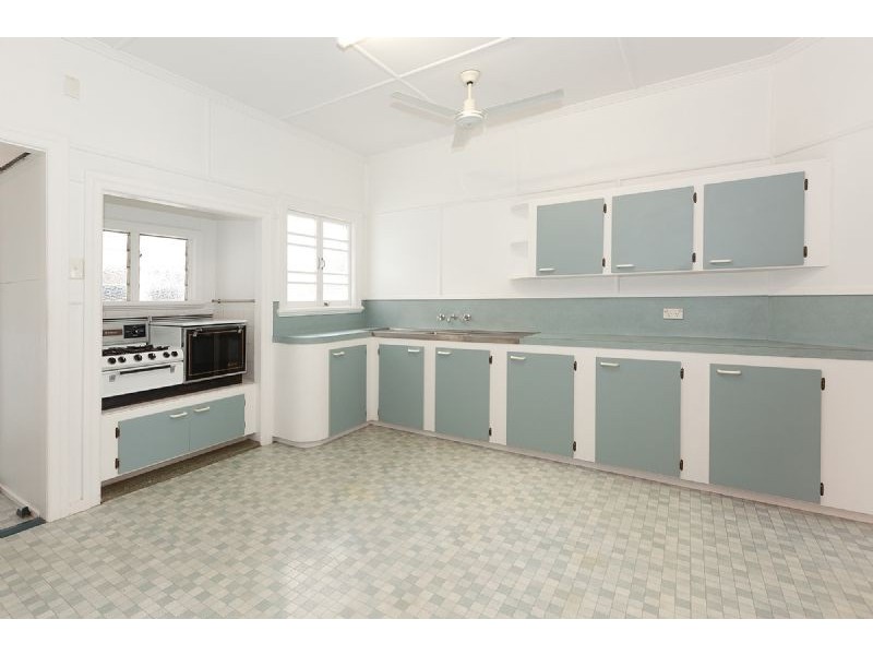 35 Raven Street, Camp Hill QLD 4152