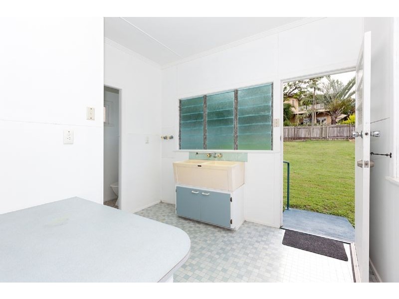 35 Raven Street, Camp Hill QLD 4152