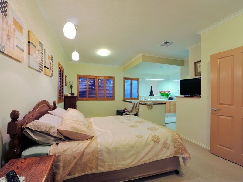 43 Power Street, Norman Park QLD 4170