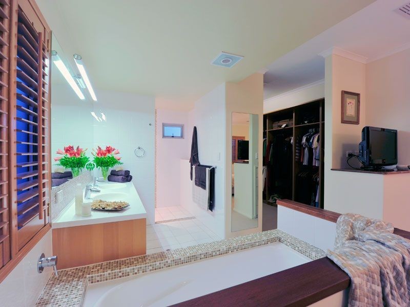 43 Power Street, Norman Park QLD 4170