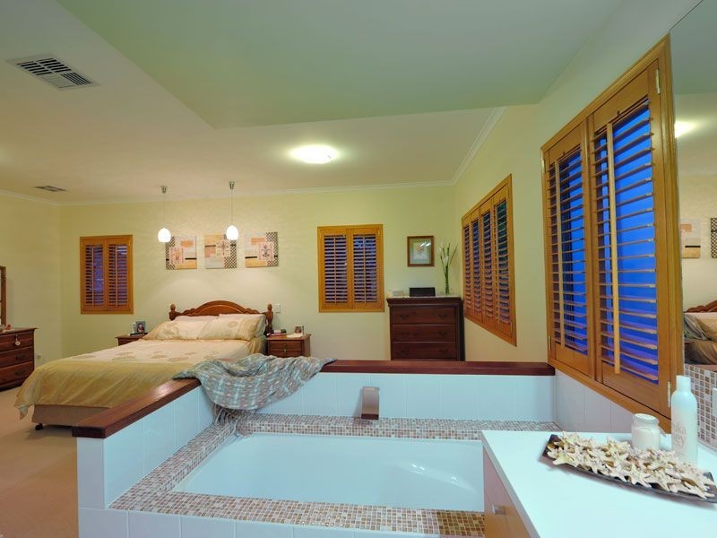 43 Power Street, Norman Park QLD 4170