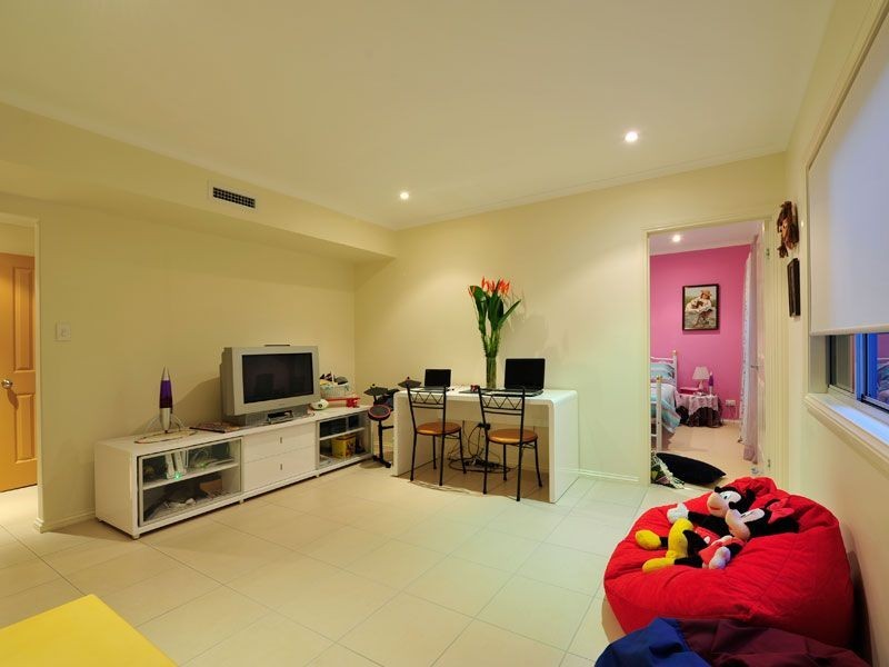 43 Power Street, Norman Park QLD 4170