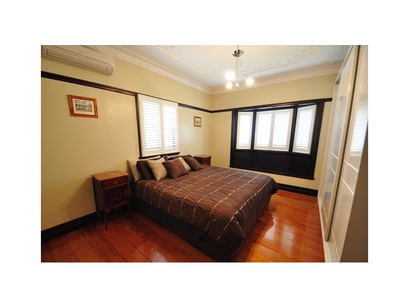 18 Lewis Street, Camp Hill QLD 4152