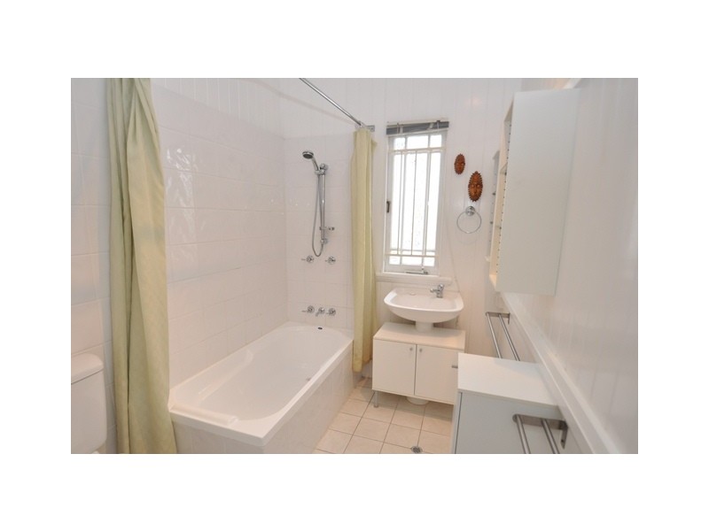 18 Lewis Street, Camp Hill QLD 4152