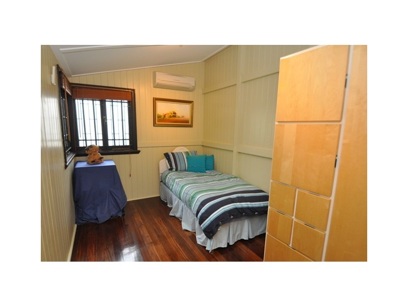 18 Lewis Street, Camp Hill QLD 4152