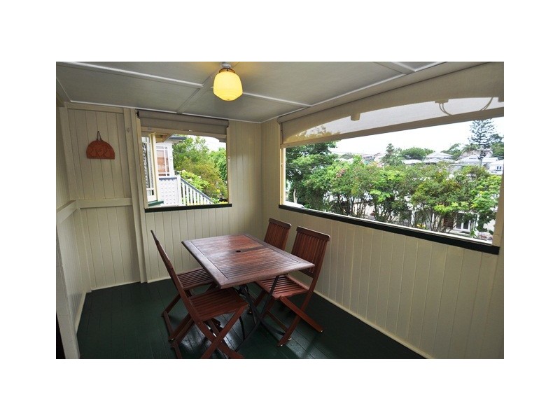 18 Lewis Street, Camp Hill QLD 4152