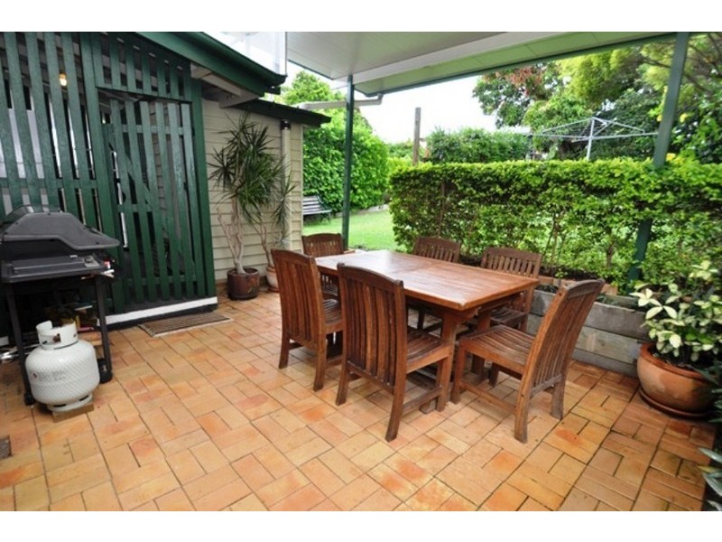 18 Lewis Street, Camp Hill QLD 4152