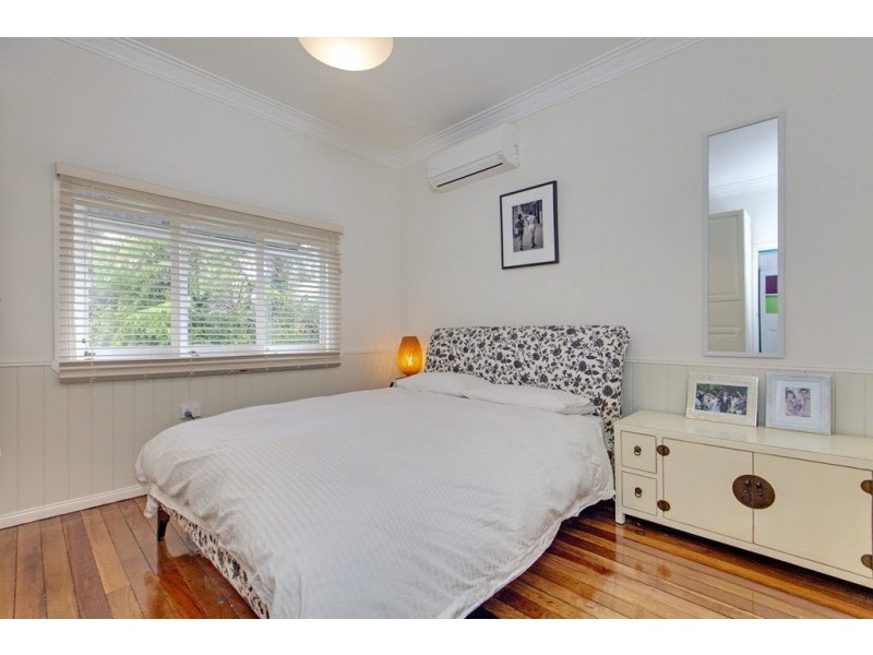 1287 Stanley Street East, Norman Park QLD 4170