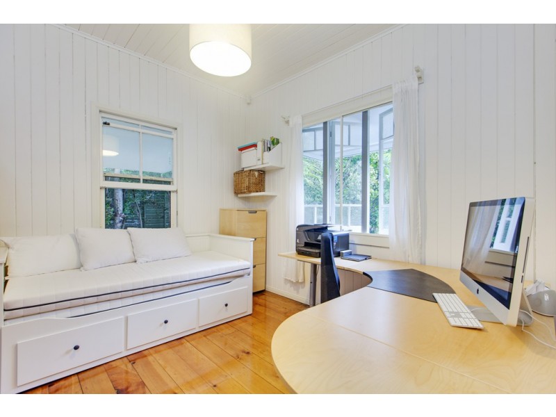 1287 Stanley Street East, Norman Park QLD 4170