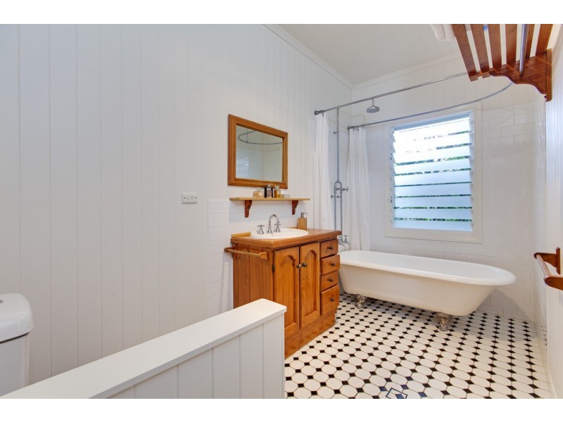 1287 Stanley Street East, Norman Park QLD 4170